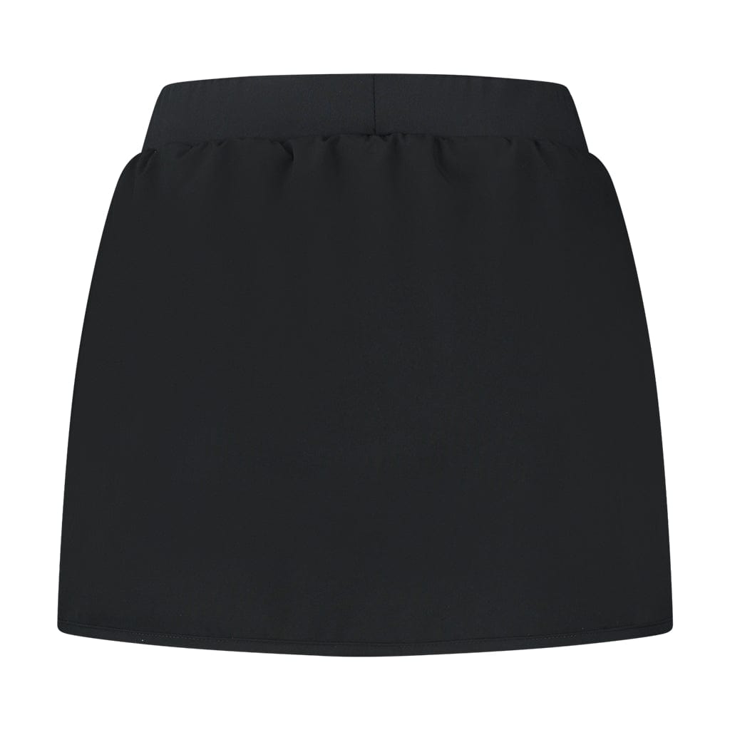 A K-Swiss Tac Hypercourt Pleated Tennis Skirt 4 in black, featuring a minimalist design and elastic waistband with 4-Way Density Stretch technology, presented on a white background.