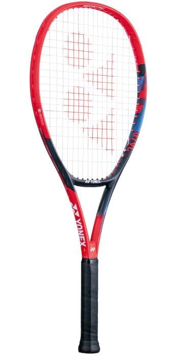 The Yonex VCORE 25 Junior 2023 Tennis Racket - Scarlet is an ideal choice for beginner and intermediate players. This red and black racket showcases the Yonex brand on both the handle and frame, with strings arranged in a diamond pattern featuring a centrally placed logo.