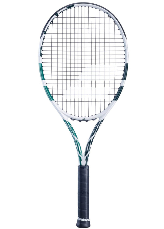 The Babolat Boost Drive Wimbledon Tennis Racket from Babolat features a black handle and white frame enhanced with vibrant green accents. Its tightly woven strings and contemporary design make it ideal for the Wimbledon Boost. The glossy finish shines under the lights, ensuring you stand out on the court.