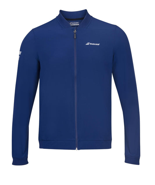 The Estate Blue Babolat Play Men's Tennis Jacket, ideal for chilly winter nights, boasts a high collar and features the logo on both the chest and the sleeve. Crafted from four-way stretch fabric, this jacket is showcased against a plain white background.