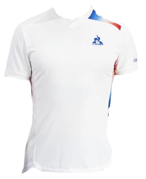 Introducing the K-Swiss Le Coq Sportif Pro Men's Tennis T-Shirt in Optical White and Blue, this short-sleeve shirt showcases a stylish blue, red, and white design on the shoulder, complemented by a subtle logo on the chest. Crafted from breathable polyester, it offers exceptional fluidity in movement for unmatched comfort and performance.