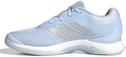An adidas Avacourt 3 women’s tennis shoe in Crystal Sky, Silver Metallic, and Cloud White, featuring a breathable mesh upper, lace-up closure, white sole, and shown from the left side.